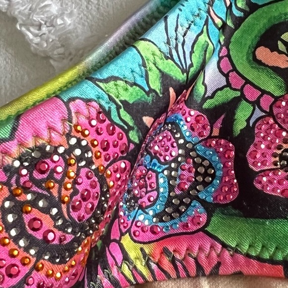 Not for sale (ISO) in search of whole bikini. - Picture 5 of 6